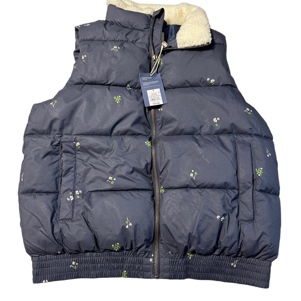 Navy floral Universal Thread Puffer Vest, sizes S,‎ M, XL, XXL cozy and so cute!